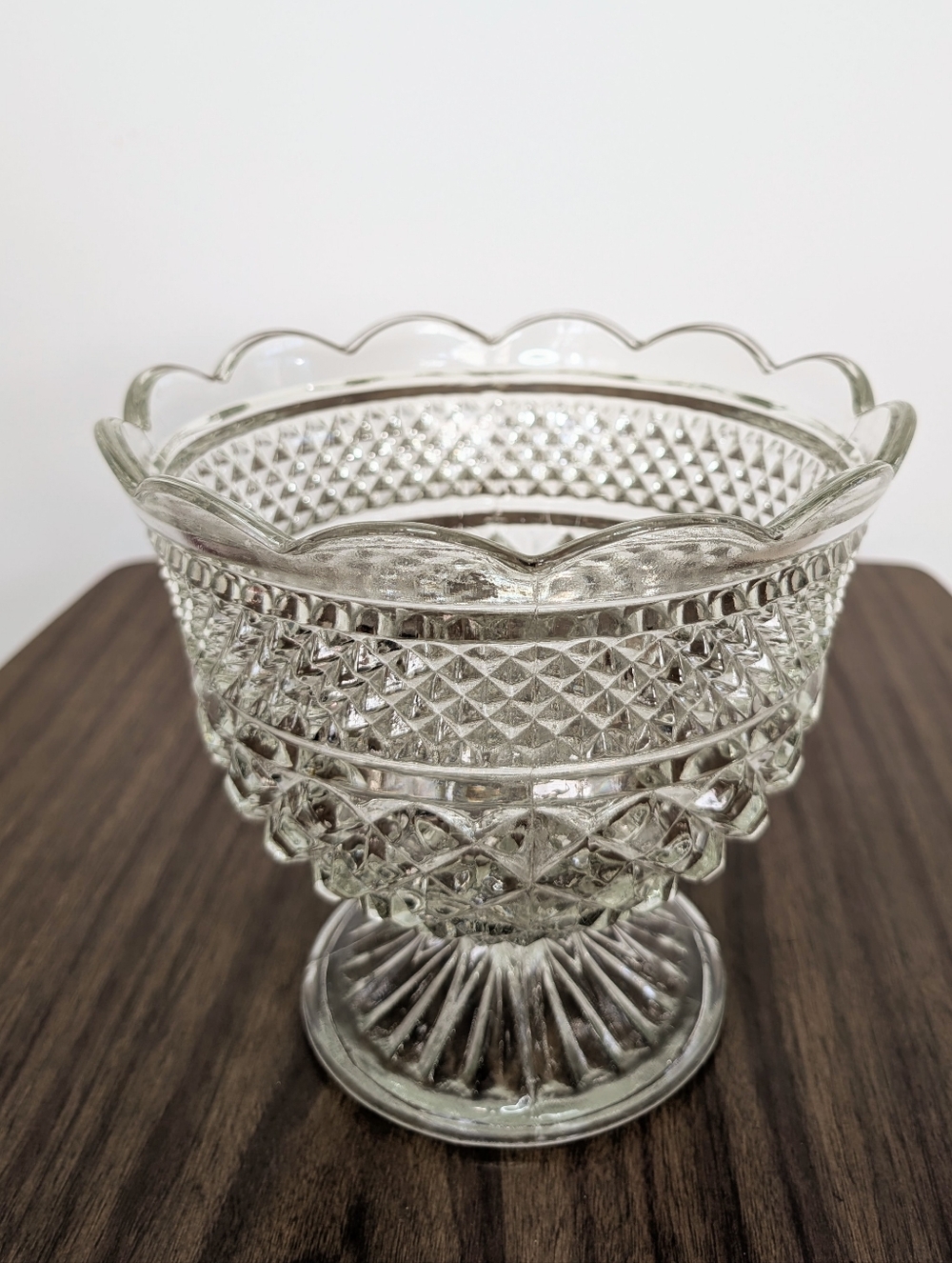 Vintage Anchor Hocking Wexford Pattern Footed Glass Salad Or Parfait Bowl - Picture 2 of 8